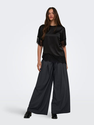 Indona 2/4 Satin Lace Top  | Black