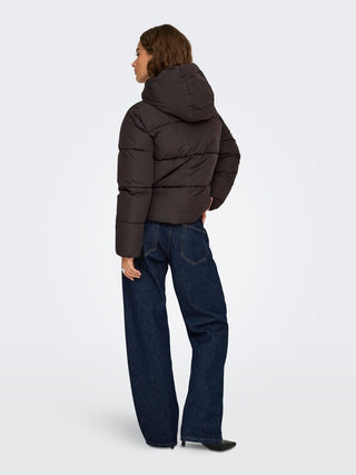 Juta Short Puffer Jacket | Chocolate Torte